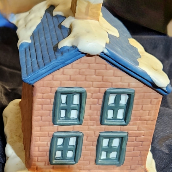 Vintage Christmas House distributed by Rose's Stores. Made in Taiwan. - Picture 8 of 8